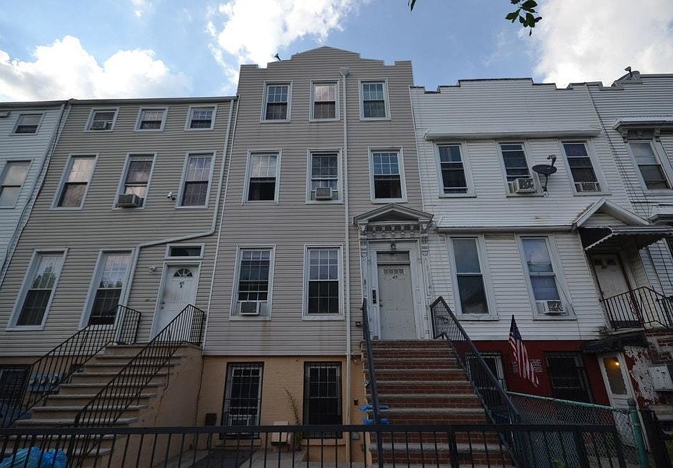1st image of 49 Vernon Ave #2B