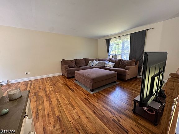 5th image of 1065 Mount Benevolence Rd