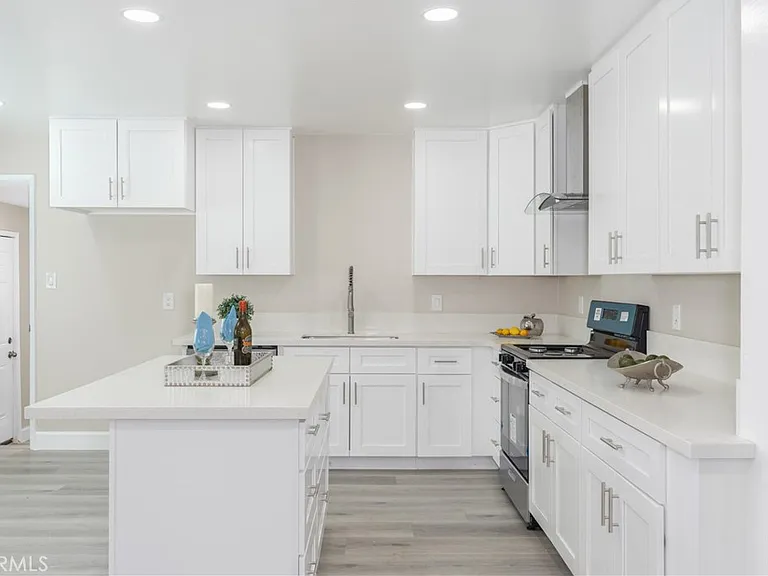 1344 W Vesta St — Photo 2