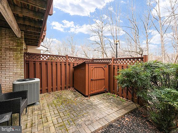 4th image of 11734 Rockaway Ln #100