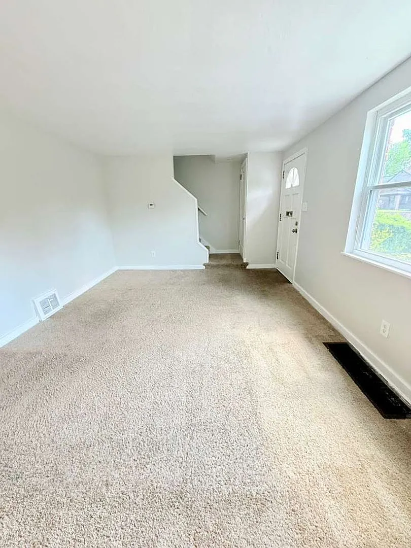 Building Photo - 209 Briarwood Dr