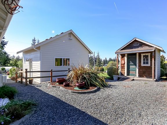 3rd image of 4821 121st Ave E
