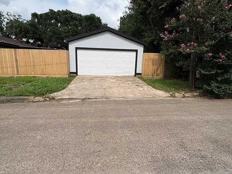 5539 Grape St — Photo 6