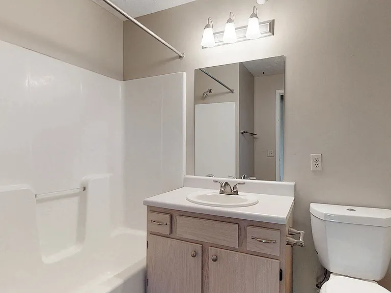 Cambridge Apartments — Photo 43