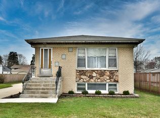 660 N Willow Rd, Elmhurst, IL 60126