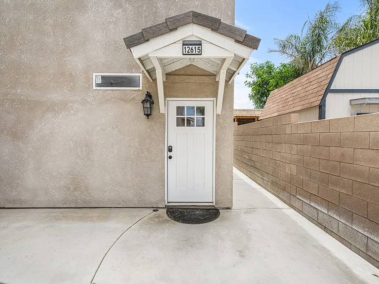 12615 Bridgewater Dr — Photo 2
