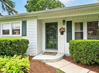 409 E Dean Rd, Fox Pt, WI 53217