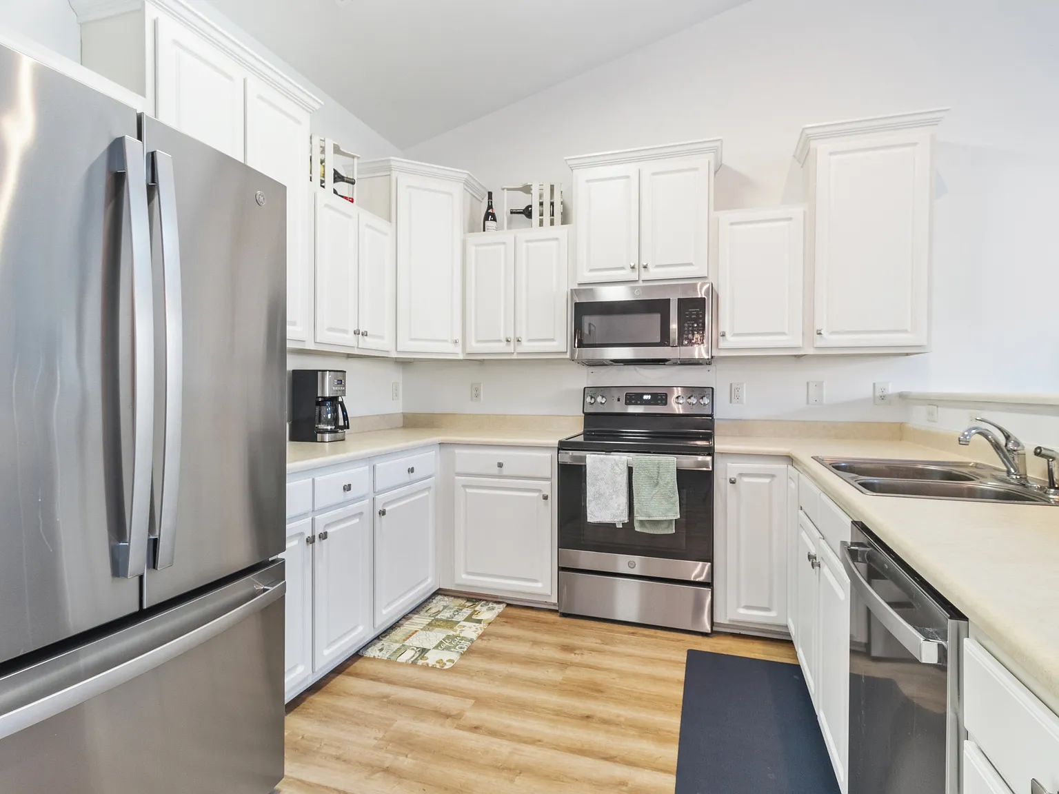 5006 Carleton Drive - 1 — Photo 2