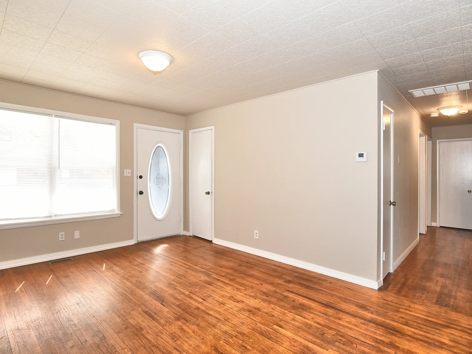 3 bed, 1274 sqft, $1,300 — Photo 2