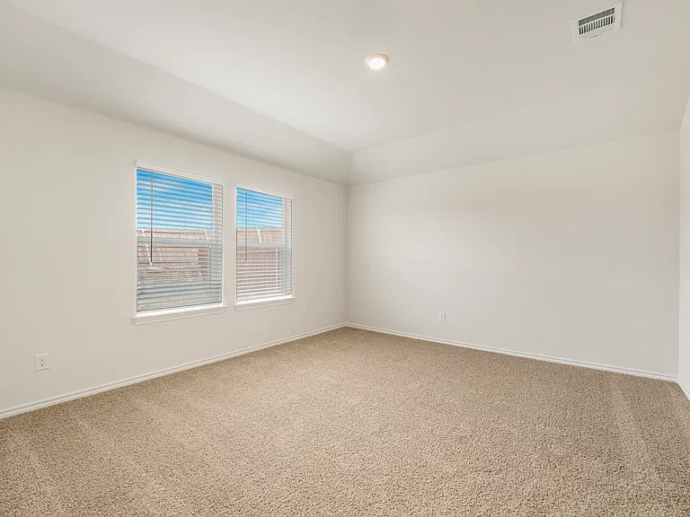 617 Camden Dr — Photo 2