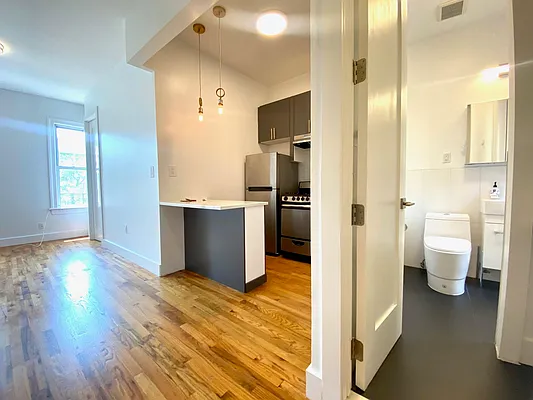 Rented by Lang Realty LLC | media 8