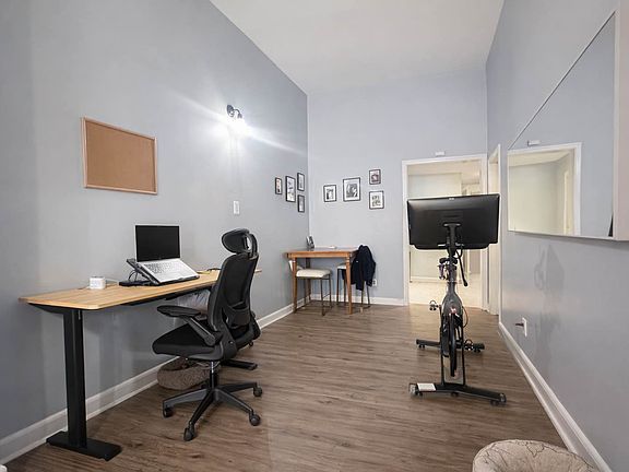 4th image of 592 Evergreen Ave #1