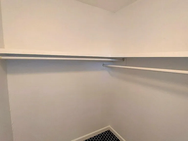 1004 Clay St — Photo 5