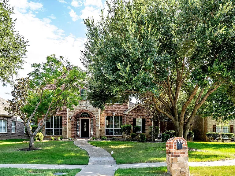 2137 Goliad Cir — Photo 1