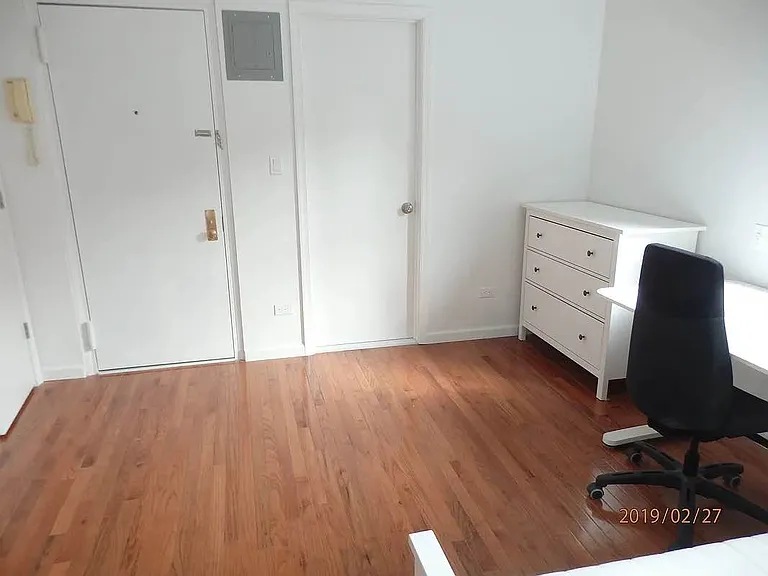 415 W 47th St #3A — Photo 2