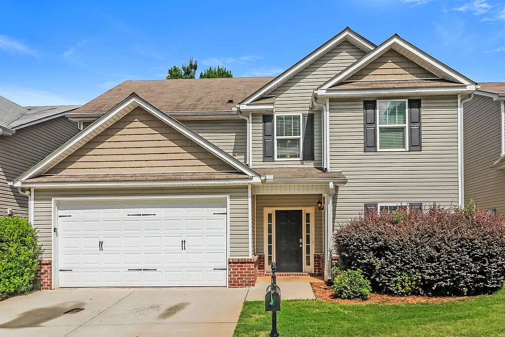 4 bed, 2.0 bath, 2052 sqft, $1,925 — Photo 1