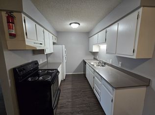 1125 Langley Rd APT 10, Waterloo, IA 50702