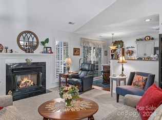 32 Red Barn Ln, Fletcher, NC 28732