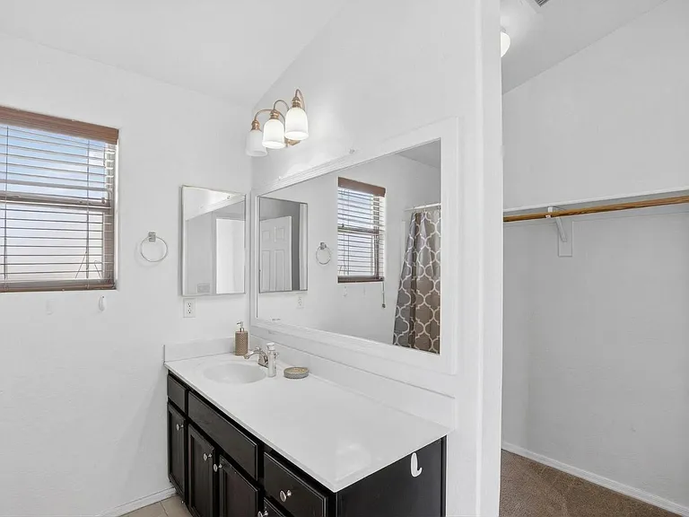 6550 S 44th Ave — Photo 16