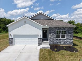 2114 Creek View Ln, Raymore, MO 64083
