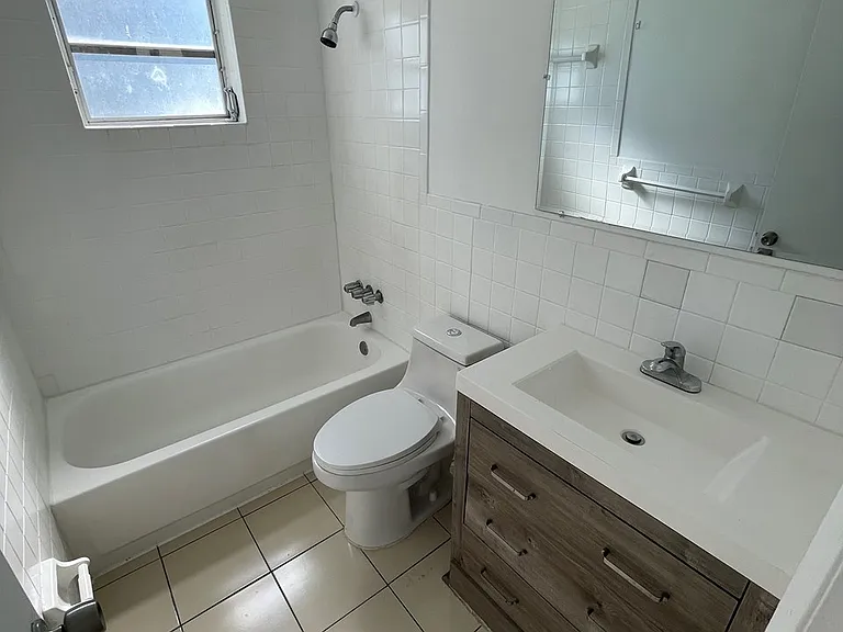 429 NE 23rd St #416 — Photo 15