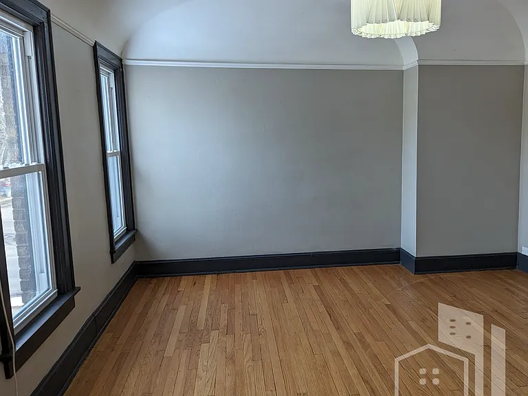 205 W Ring St #B — Photo 3