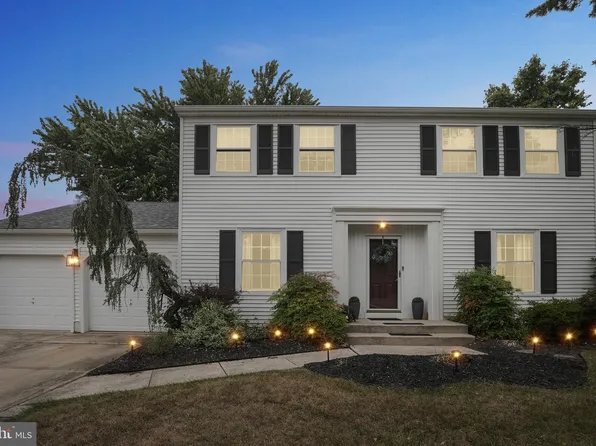 2 Split Rail Ln, Marlton, NJ 08053