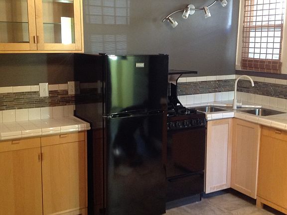 4th image of 3351 1/2 Palm St