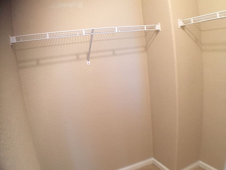 Master closet 1