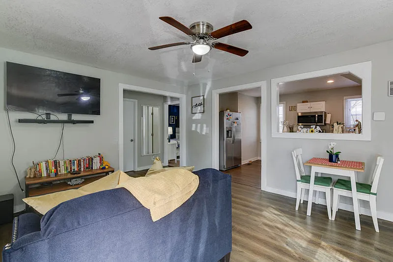 2 bed, 1.0 bath, $1,995 — Photo 3