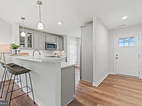 4th image of 206 Logan Way