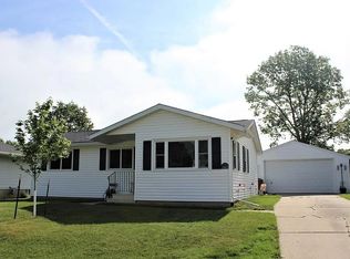 2985 3rd St, Marion, IA 52302