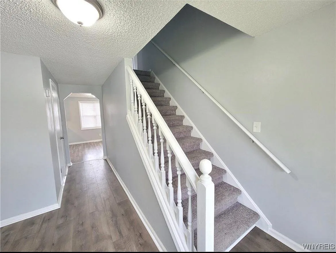 48 Taverly Dr — Photo 3