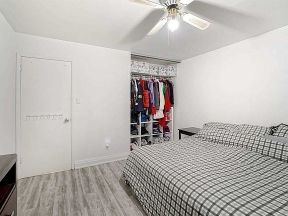 5th image of 16 Barkwood Ct
