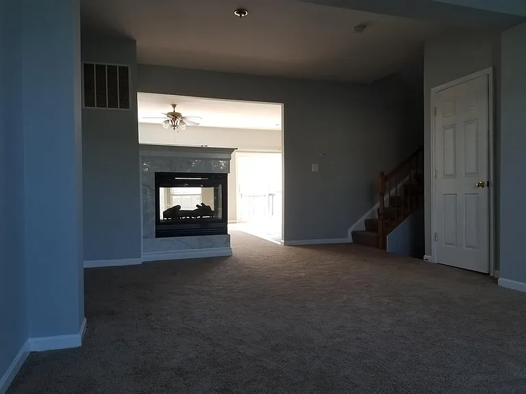 20268 Seneca Sq — Photo 8
