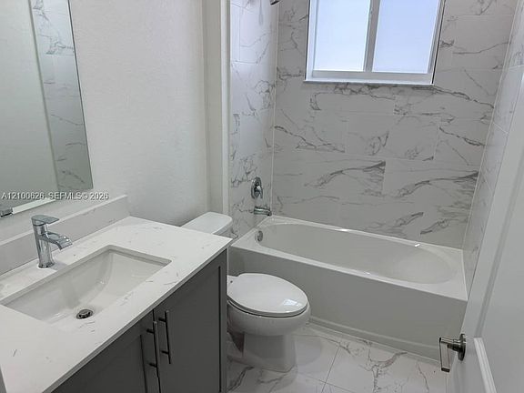 5th image of 1828 NE 1st St