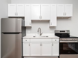 1219 W Devon Ave #204, Chicago, IL 60660