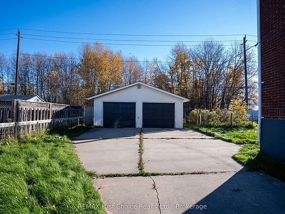 2nd image of 1004 Alberta St
