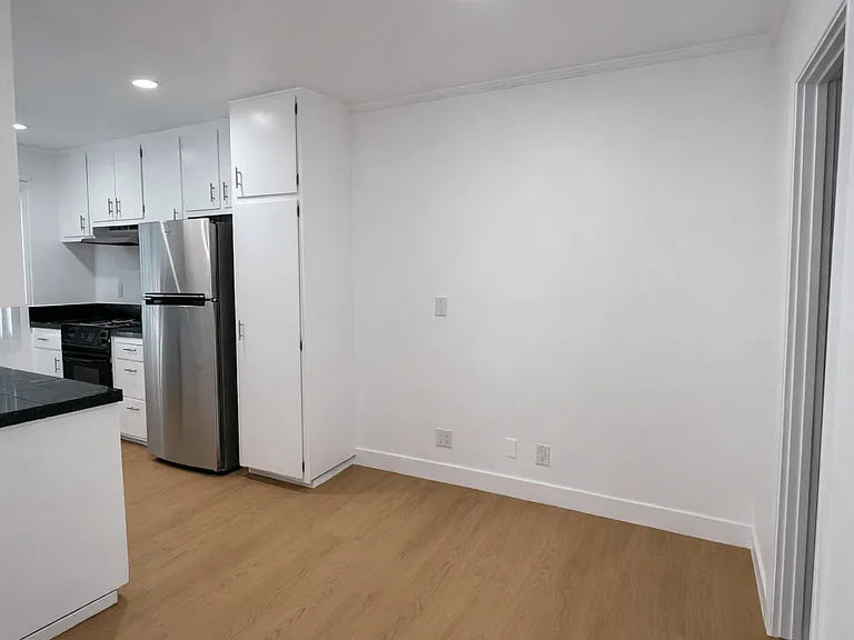 442 Newport Ave — Photo 2