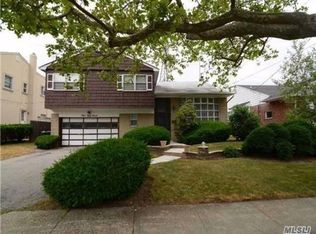 557 Amherst Dr, Woodmere, NY 11598