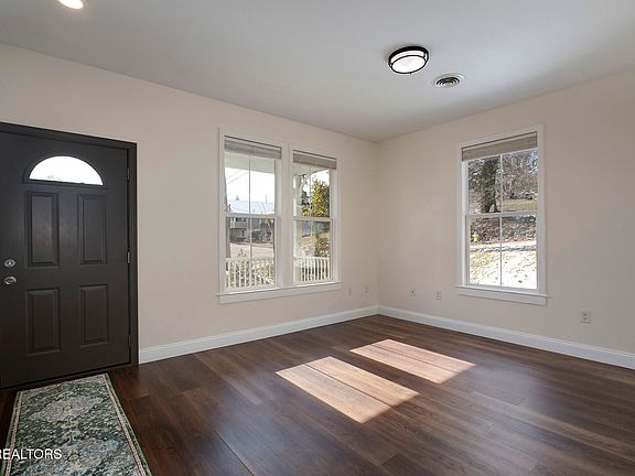 3rd image of 1643 Dora St
