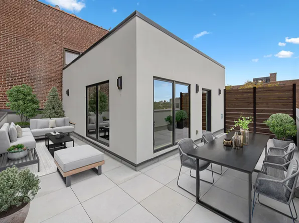 184 Hawthorne Street image 9 of 11