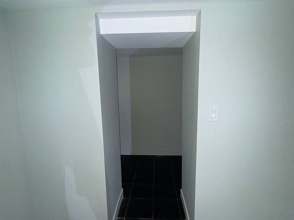 1st image of 4634 S Sawyer Ave #1