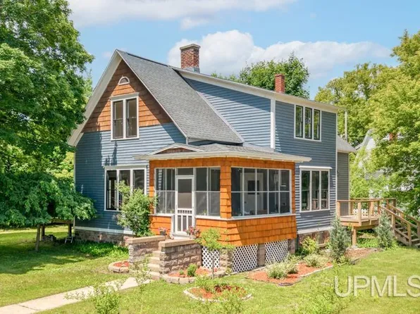 300 W F St, Iron Mountain, MI 49801