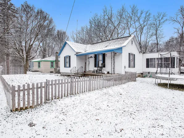 402 Gladys St, Plainwell, MI 49080