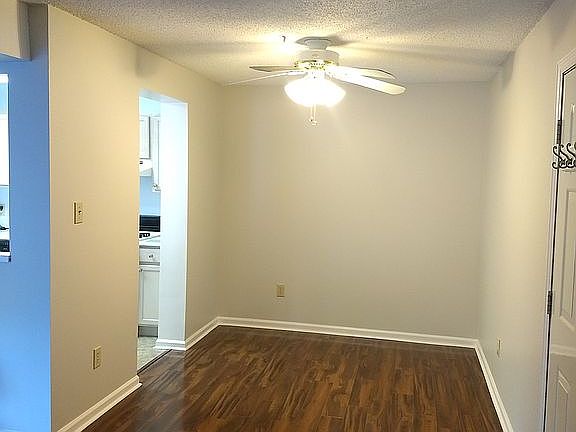 DiningRoom from door, 9'x8'3