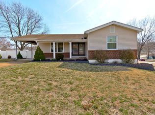 650 Green Hedge Dr, Fenton, MO