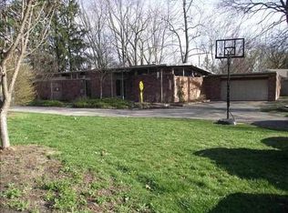 6900 Stockport Dr, Lambertville, MI 48144