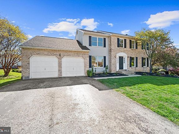2nd image of 211 Nonantum Dr
