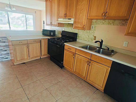 4th image of 26511 Lehner St